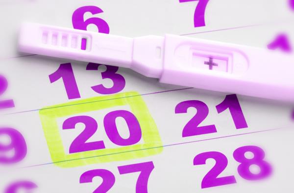 calendar and pregnancy test